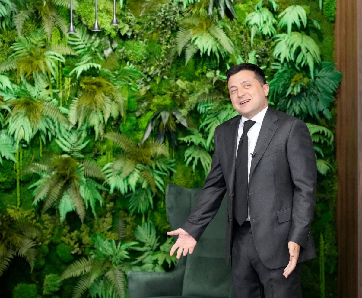 Напоминает джунгли: соцсети о ремонте в Офисе президента (фото)