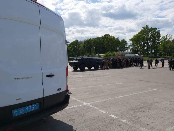 БРДМ, димові пакети та тітушки на Столичному: під час заворушень на ринку є постраждалі