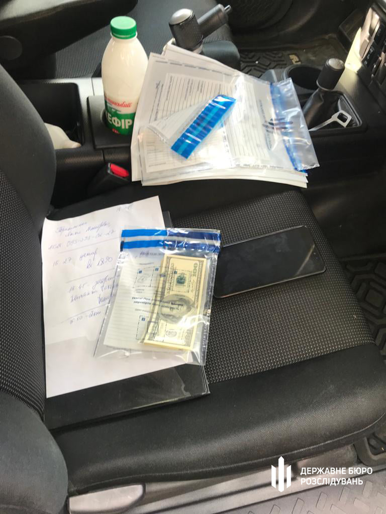 Посадовців Київської митниці затримали через підозру у хабарництві - фото
