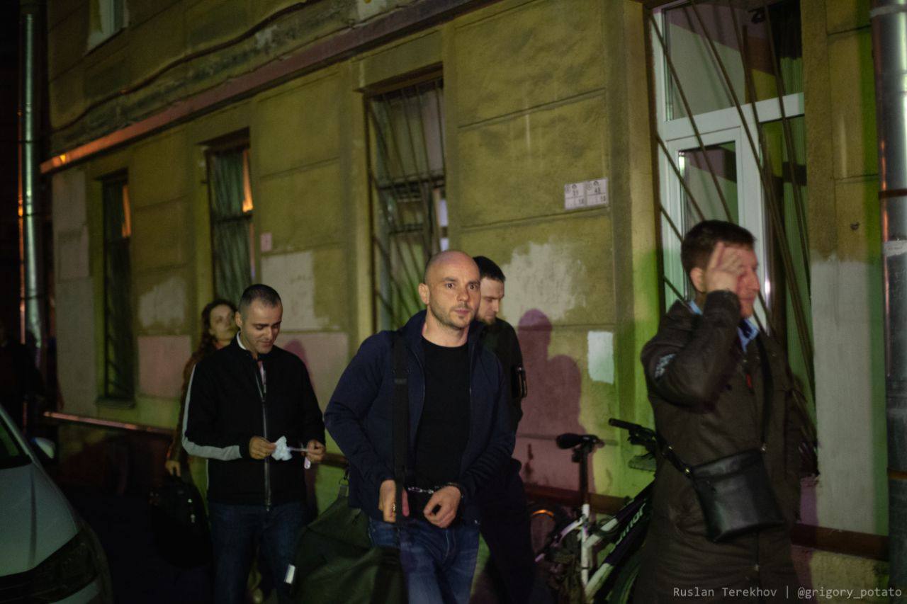 В России правоохранители развернули самолет, чтобы задержать оппозиционера Пивоварова