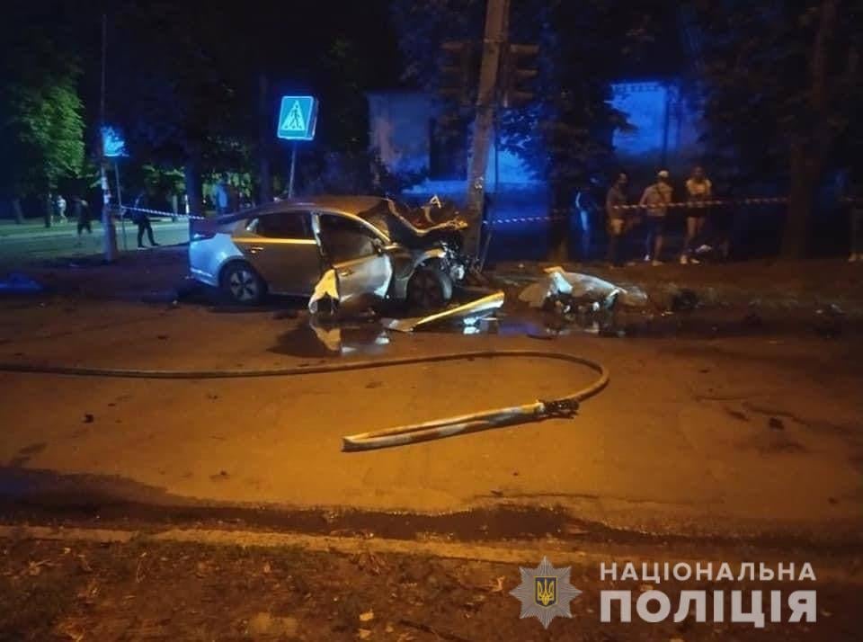 Авто разнесло от удара: в Черкассах произошла смертельная авария