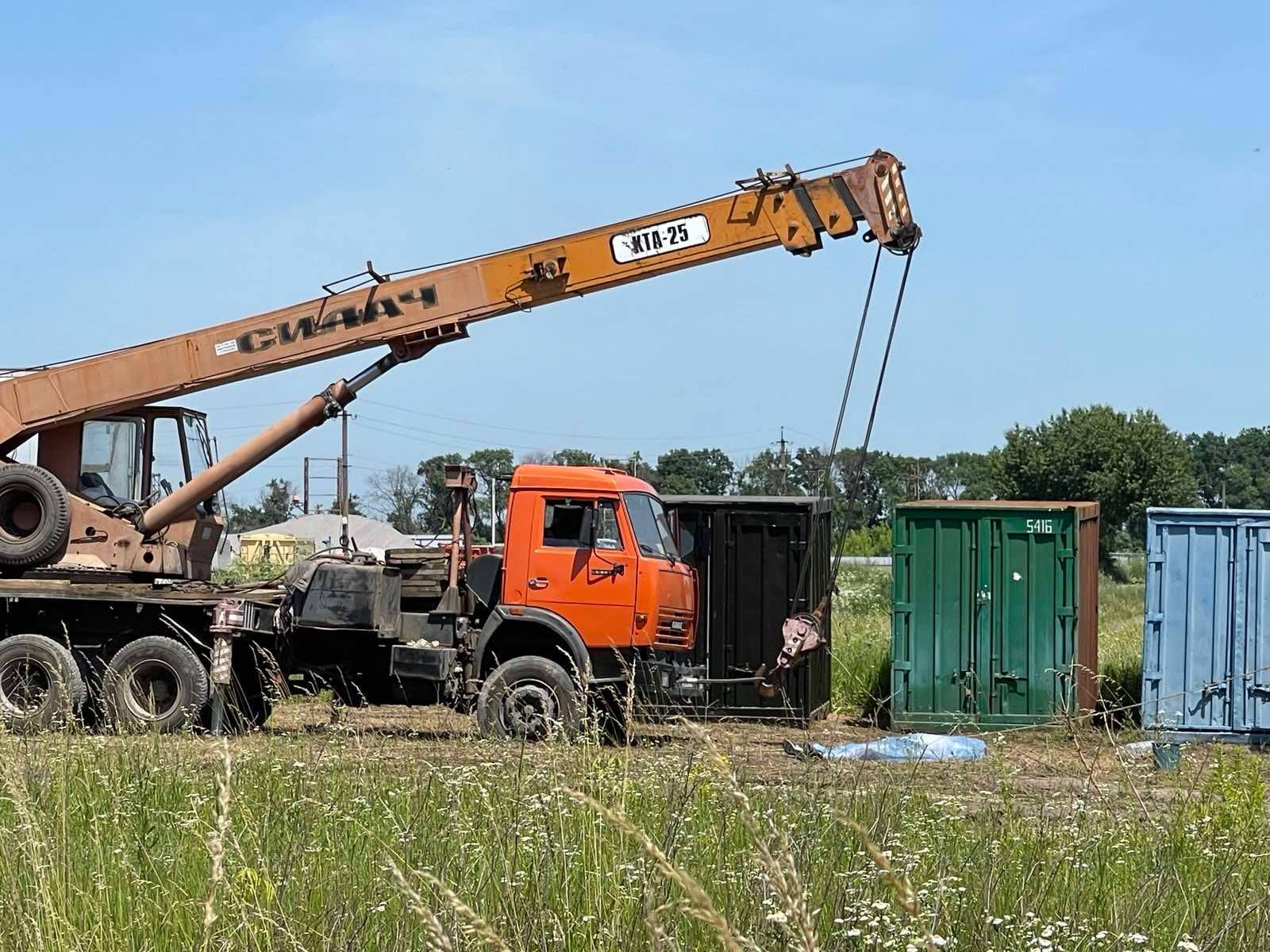 В Виннице подъемный кран задел ЛЭП: погиб человек, полгорода без света (фото)