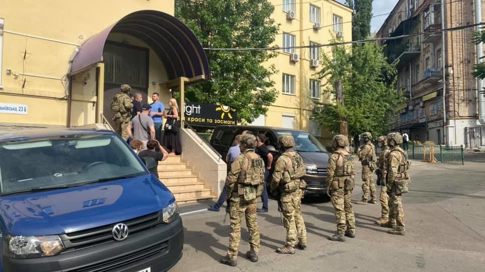 Силовики провели обшуки у Медведчука і його тещі