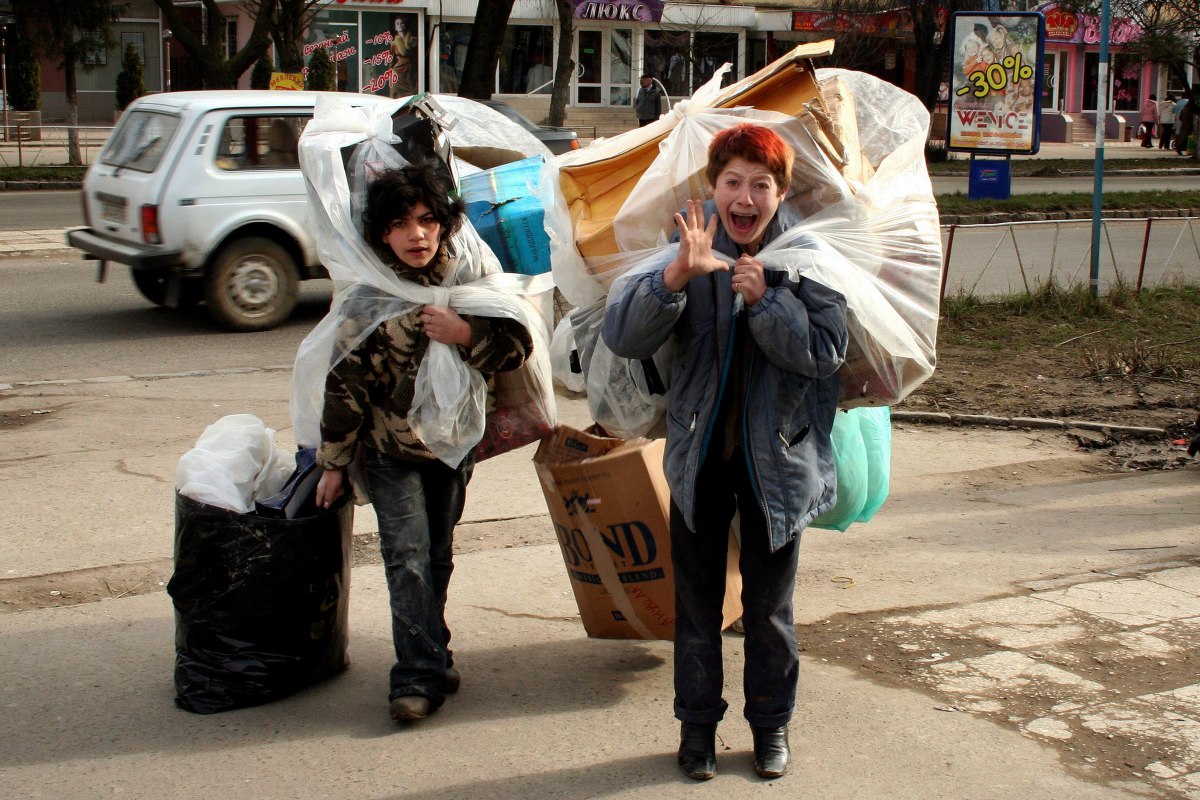 Мэр Ровно хочет "запаковать ромов" в автобусы и вывезти из города