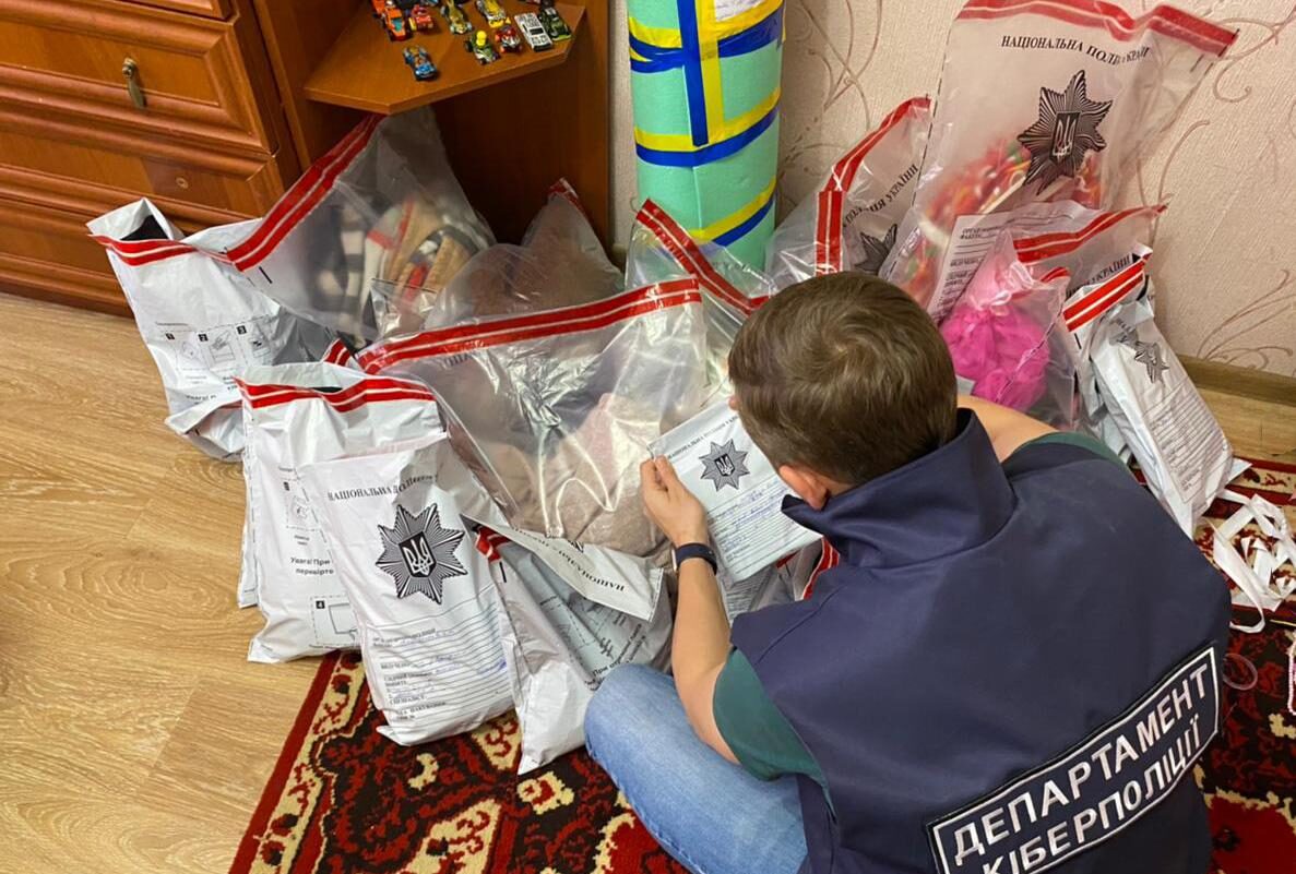 Продавали дитяче порно: киянки розбещували своїх доньок на камеру