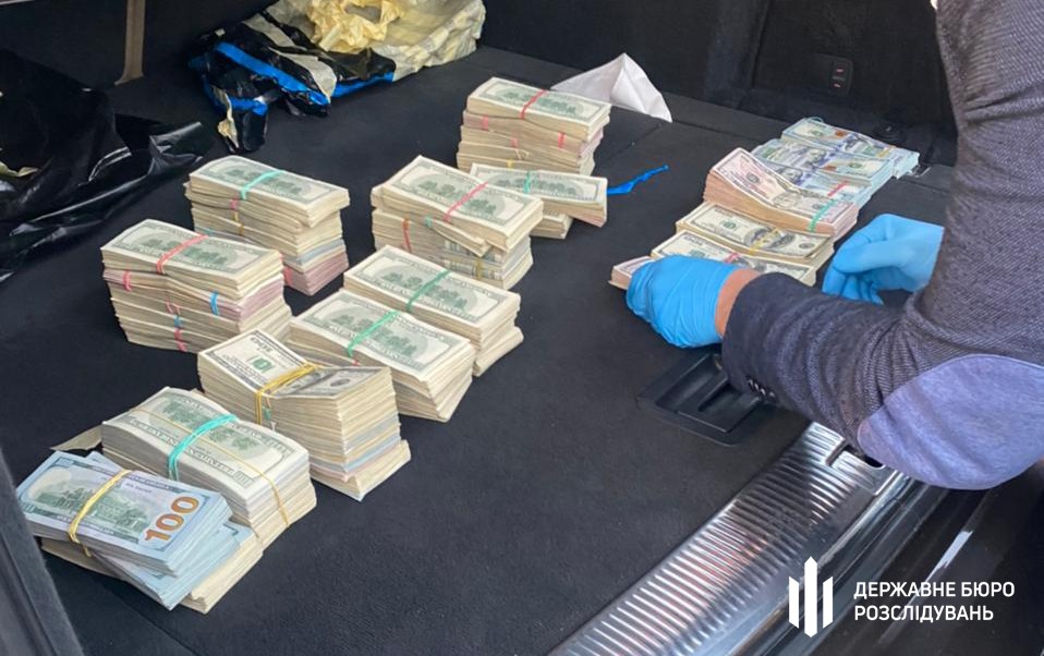 Был казначеем: на Волыни у начальника таможенного поста изъяли более 700 тысяч долларов (фото)