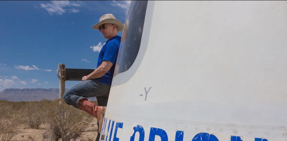 Основатель Amazon Безос полетит в космос вместе с братом