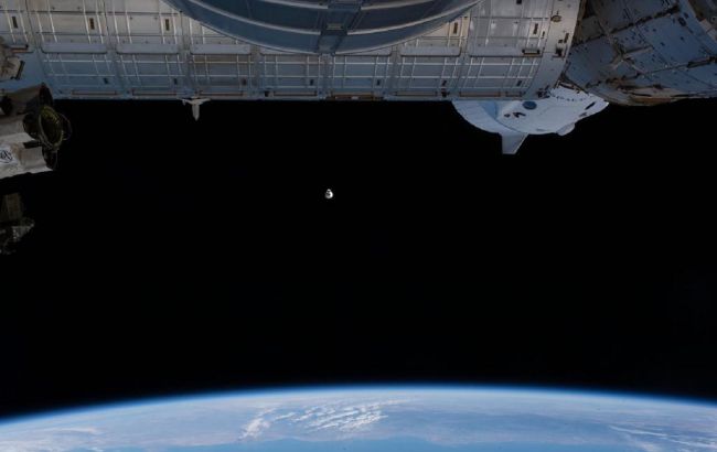 Космічний кораблель Dragon доставив на МКС цінний вантаж