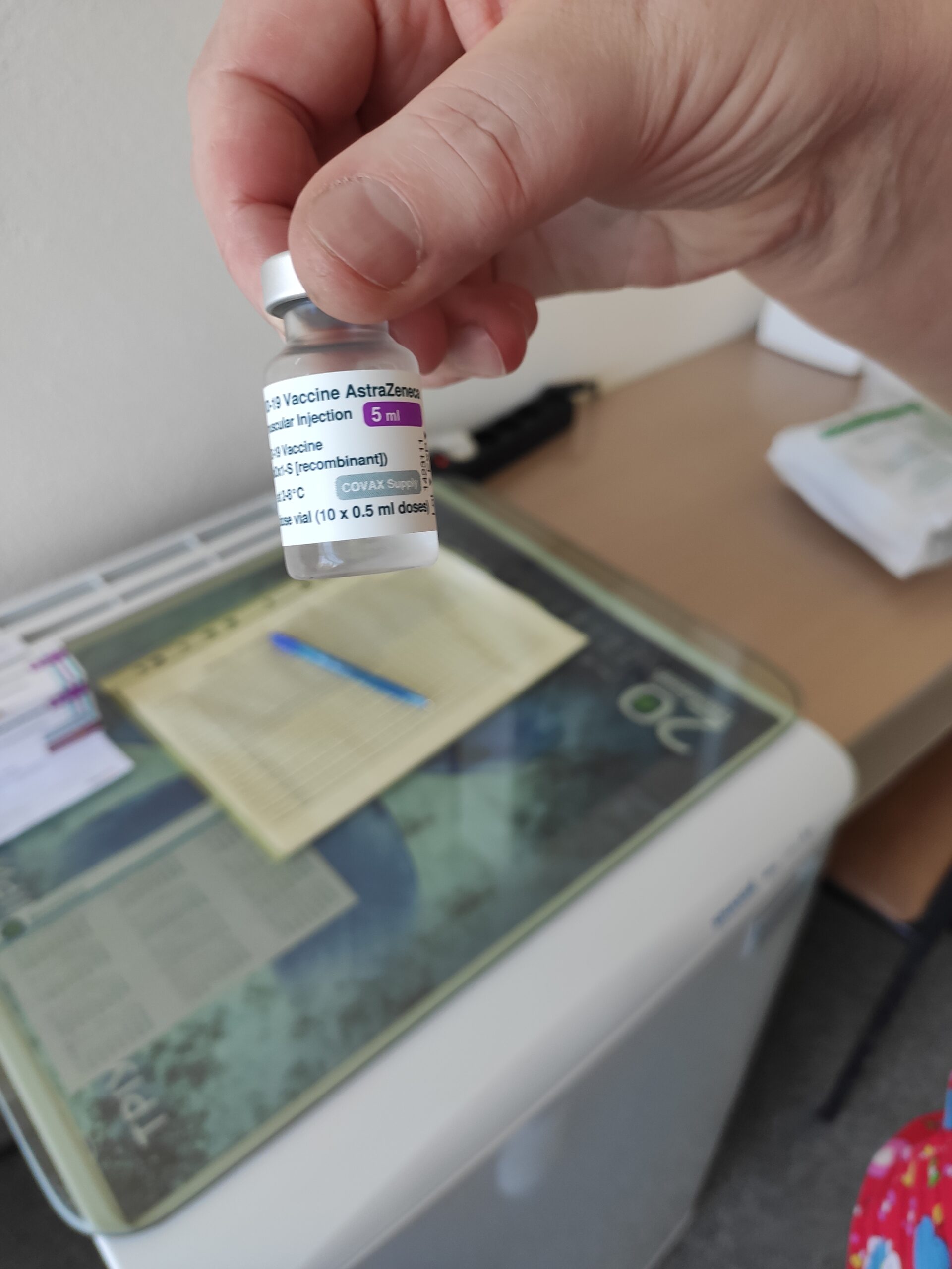 Полмиллиона доз вакцины AstraZeneca изъяли из пунктов вакцинации в Украине: причины