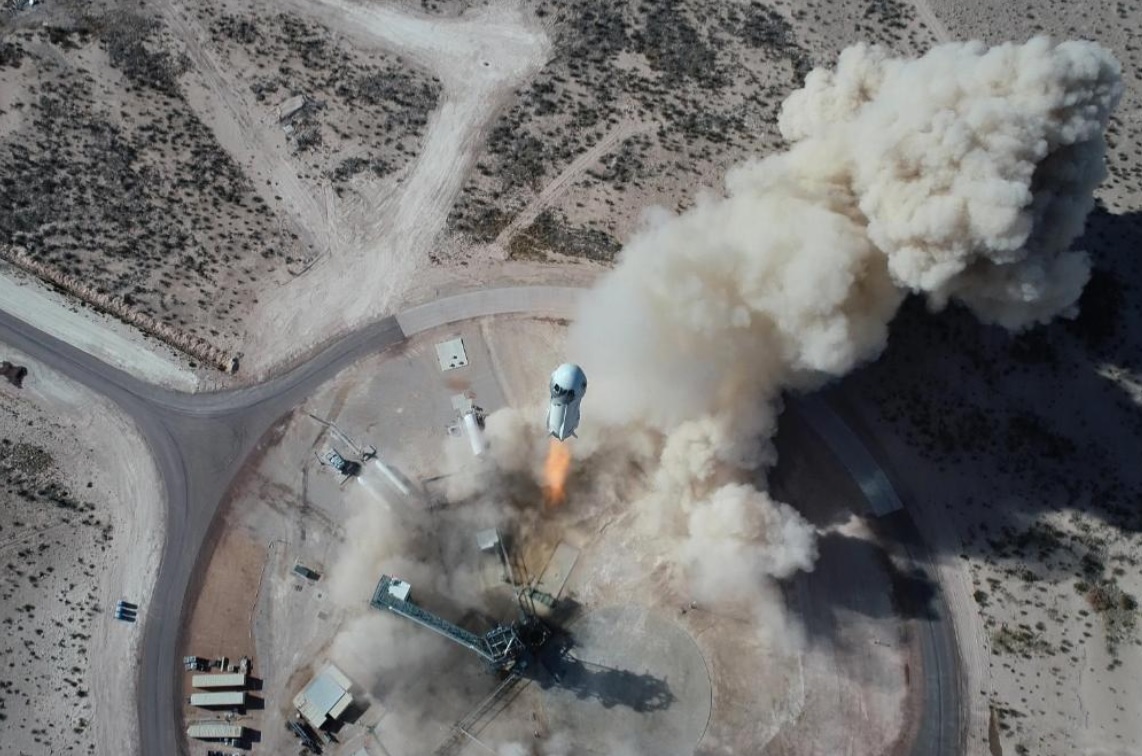 Квиток на політ у космос із Безосом продали за 28 мільйонів доларів