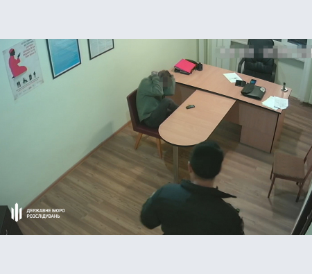 В Житомирской области полицейский неоднократно пытал людей - фото