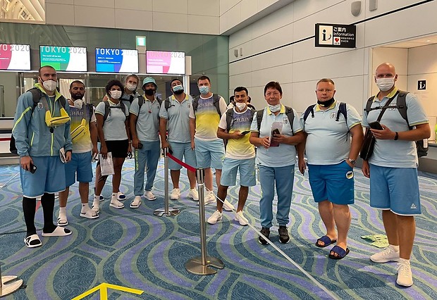 Перші українські олімпійці прибули в Токіо (фото)