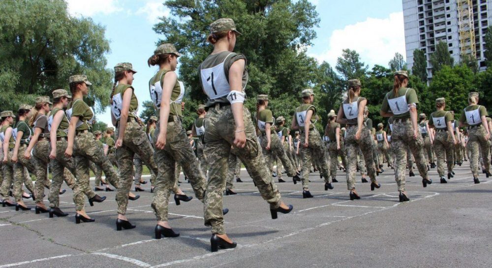 Добровільний військовий облік для жінок: проєкт закону пройшов перше читання