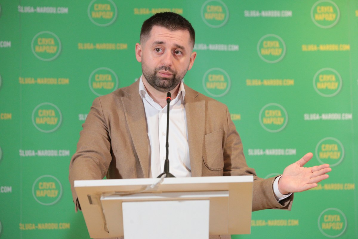 "Слуги народу" популісти: політолог про співпрацю партії Зеленського з комуністами