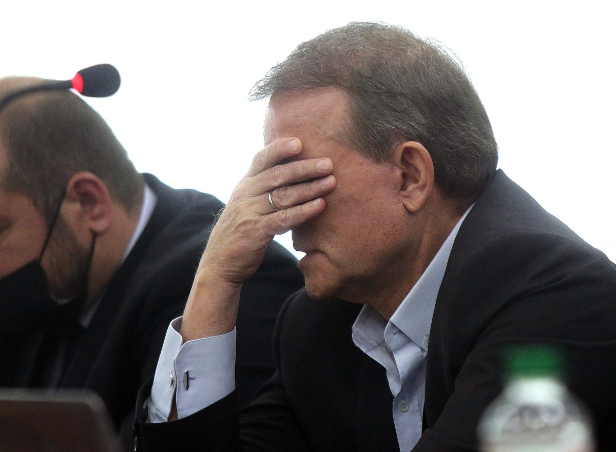 Зібрав речі і приготувався до СІЗО: Медведчук не має грошей, аби сплатити мільярдну заставу