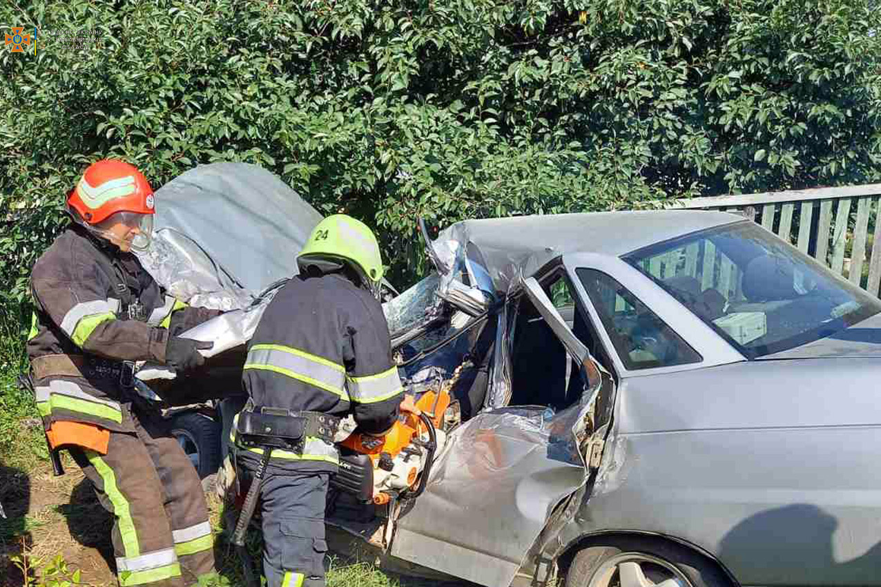 Вантажівка протаранила легковика на Хмельниччині: четверо постраждалих
