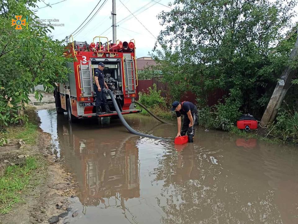 У Херсонській області дощі затопили подвір'я та будинки