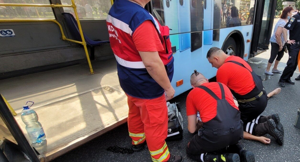 Водій тролейбуса у Києві помер за кермом - фото
