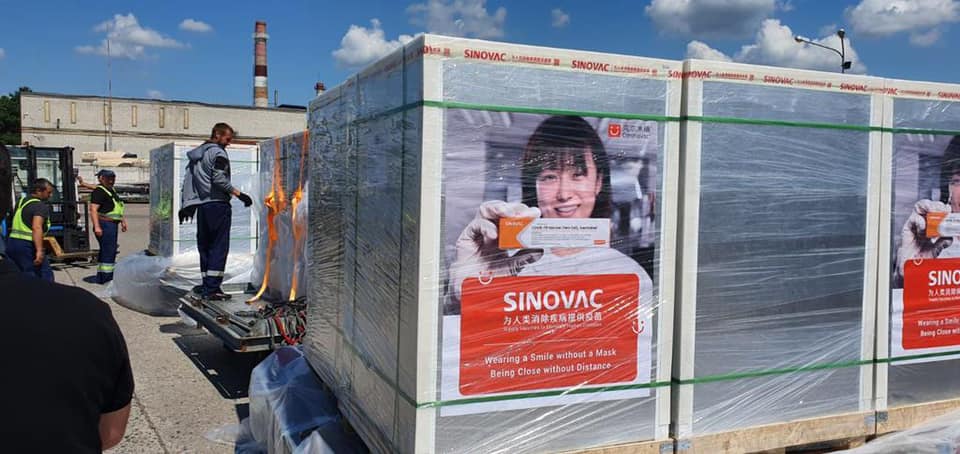 Украина получила еще полтора миллиона доз вакцины CoronaVac