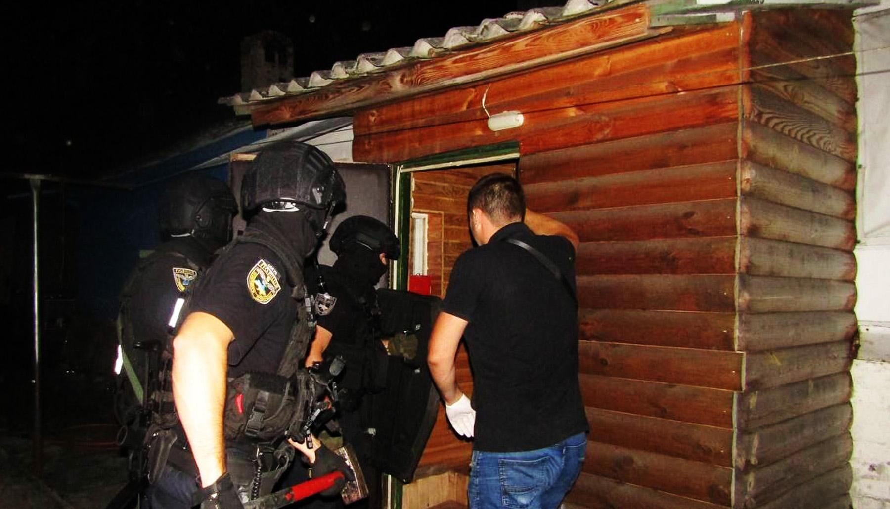 В Чернигове мужчина избил и пытался изнасиловать 13-летнюю девочку