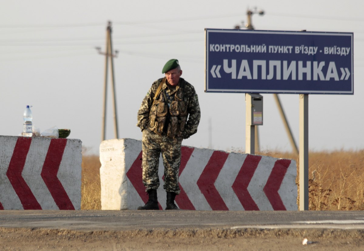 КПВВ "Чаплинка" на границе с Крымом не будет работать еще месяц