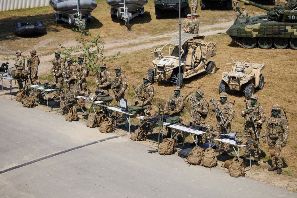 Українські військові