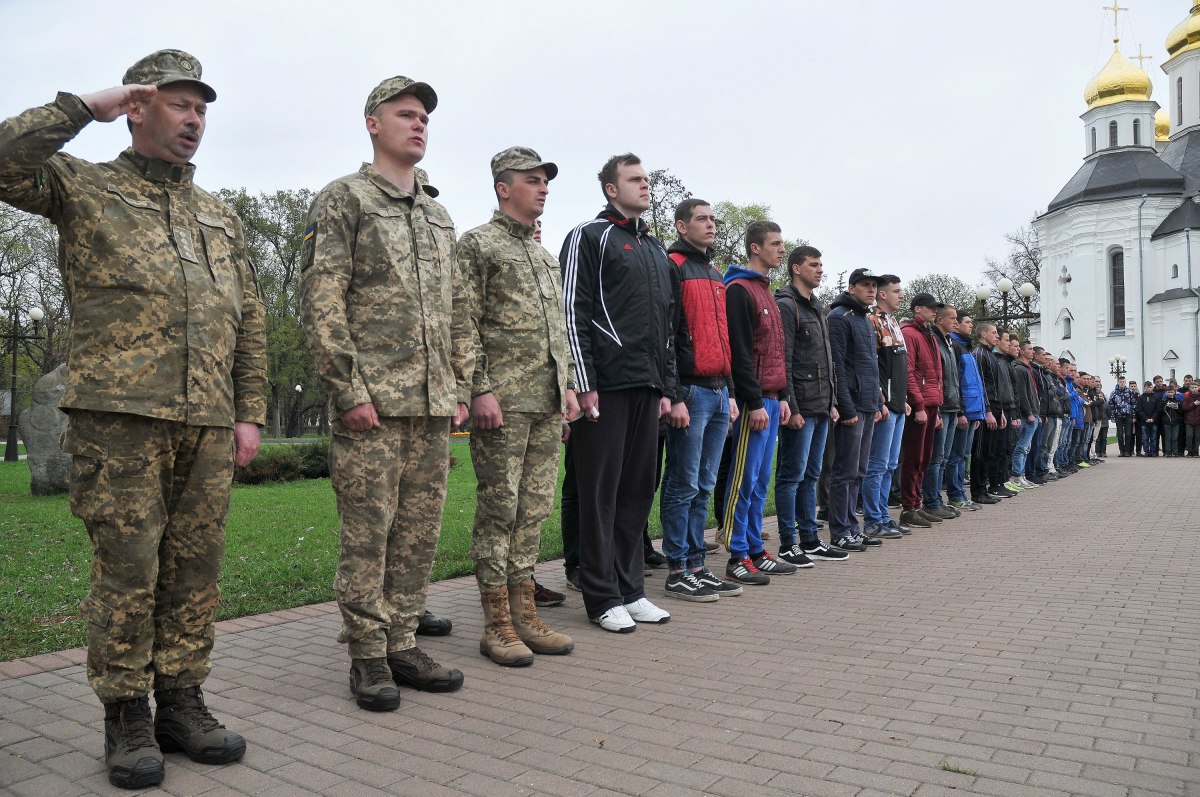Стало известно, сколько в этом году украинцев заберут на срочную военную службу