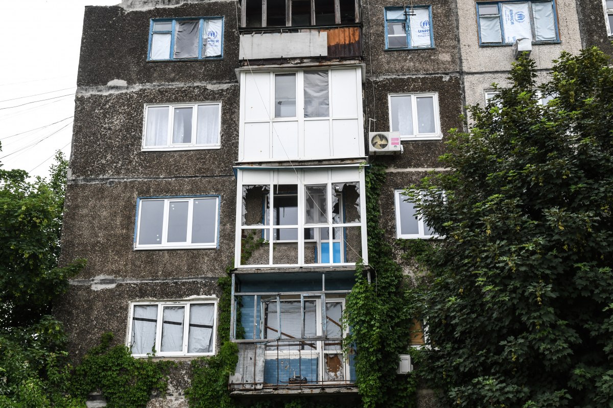 Дитина випала з вікна четверного поверху у Миколаєві: смерть настала у лікарні