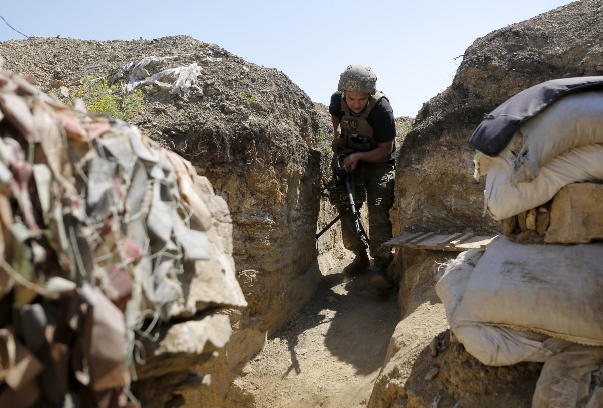 Оккупанты на Донбассе ранили украинского защитника