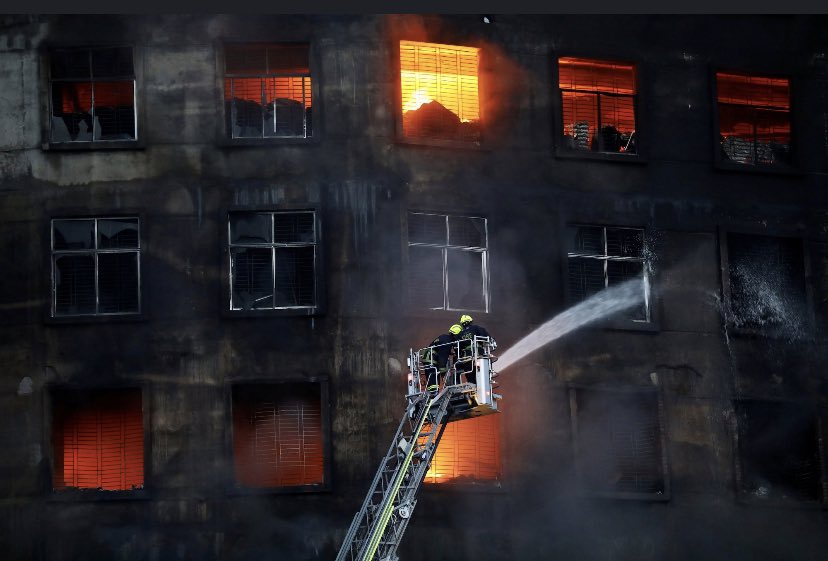 На фабриці у Бангладеш сталася пожежа: понад 50 загиблих