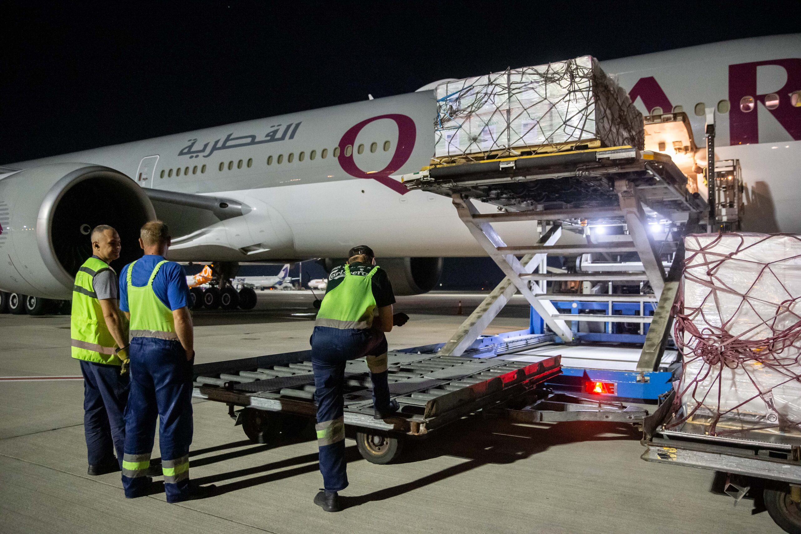 Впервые Украина получила от США два миллиона доз вакцины Moderna