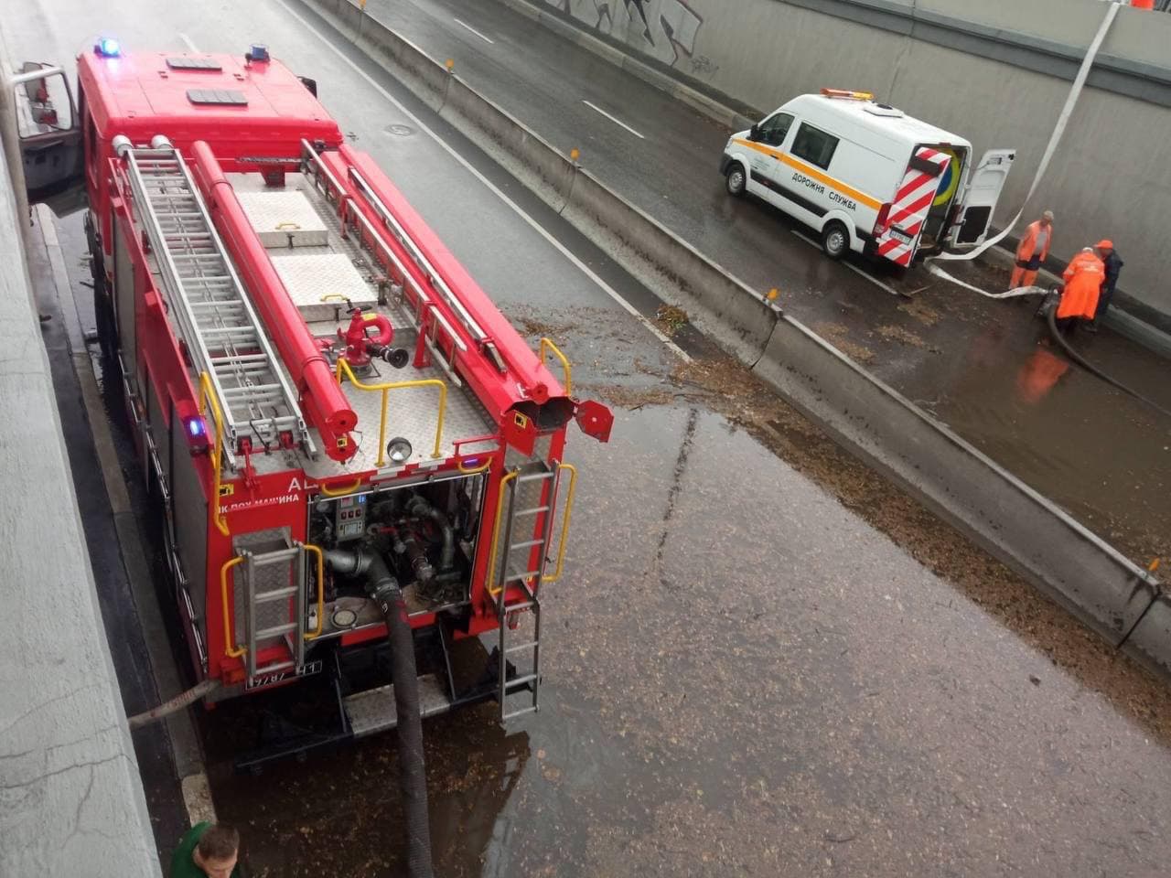 Київ вивів на ліквідацію негоди 300 комунальників