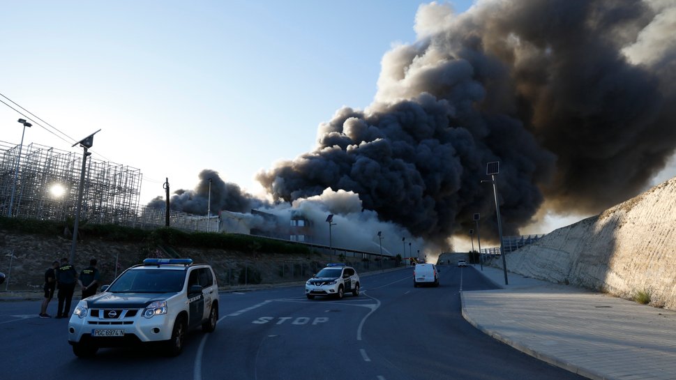 В Испании горят склады с хамоном - фото