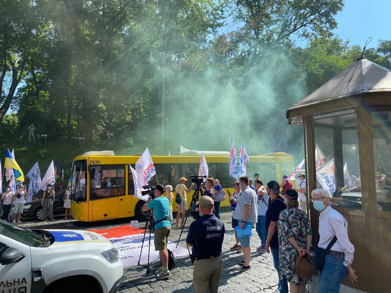 Інвестори "Аркади" протестують у Києві: рух транспорту у центрі заблоковано - фото