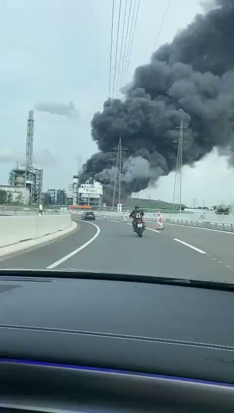 Взрыв на химическом предприятии Bayer произошел в Германии - видео