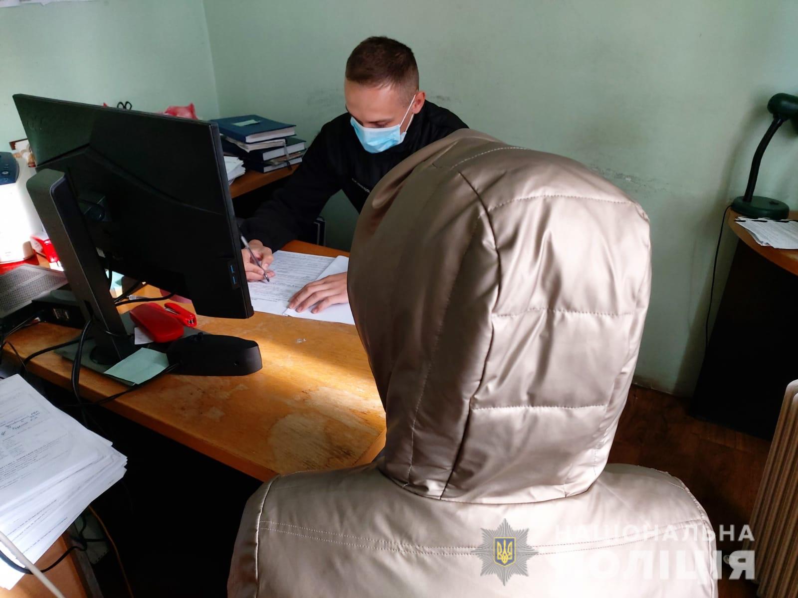 Перерезал горло: в Бродах сын убил мать