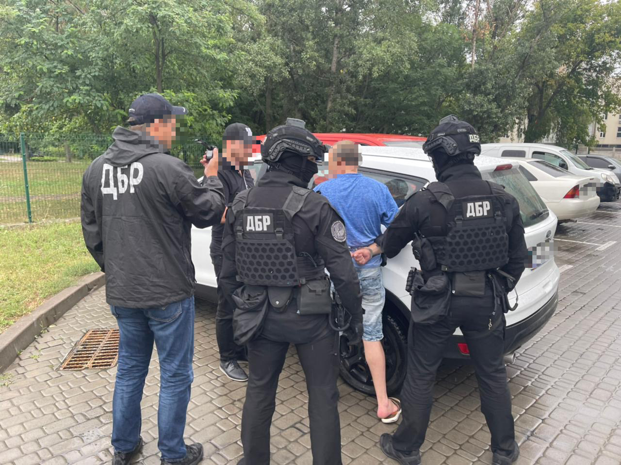 Планували вбити громадянина США: У Києві затримали двох чоловіків