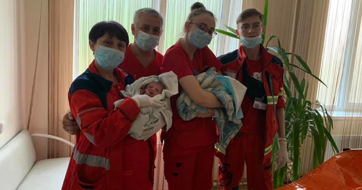 У Харкові жінка народила двійню просто у ванній