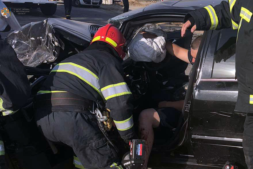 У ДТП в Хмельницькій області загинуло троє людей, серед яких - дитина (відео)