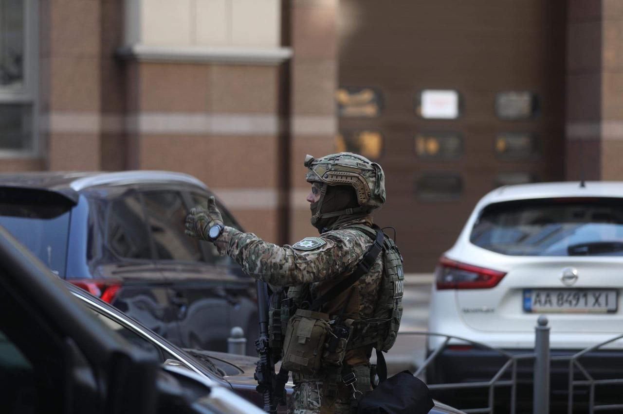 Силовики готовятся к штурму здания Кабмина из-за захвата - МВД