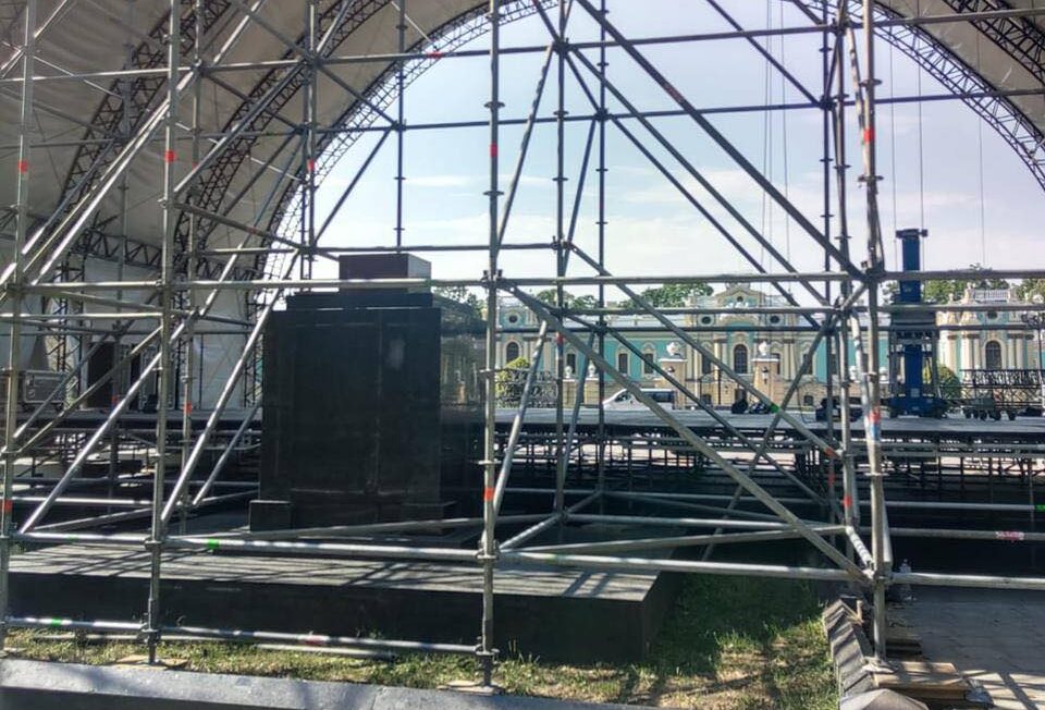 В Мариинском парке строят сцену на месте памятника участникам Октябрьского восстания