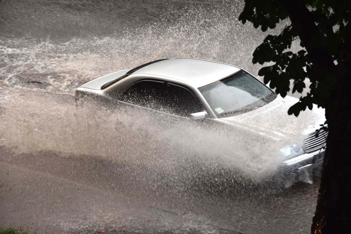 По всей Украине ожидаются грозы: объявлено штормовое предупреждение