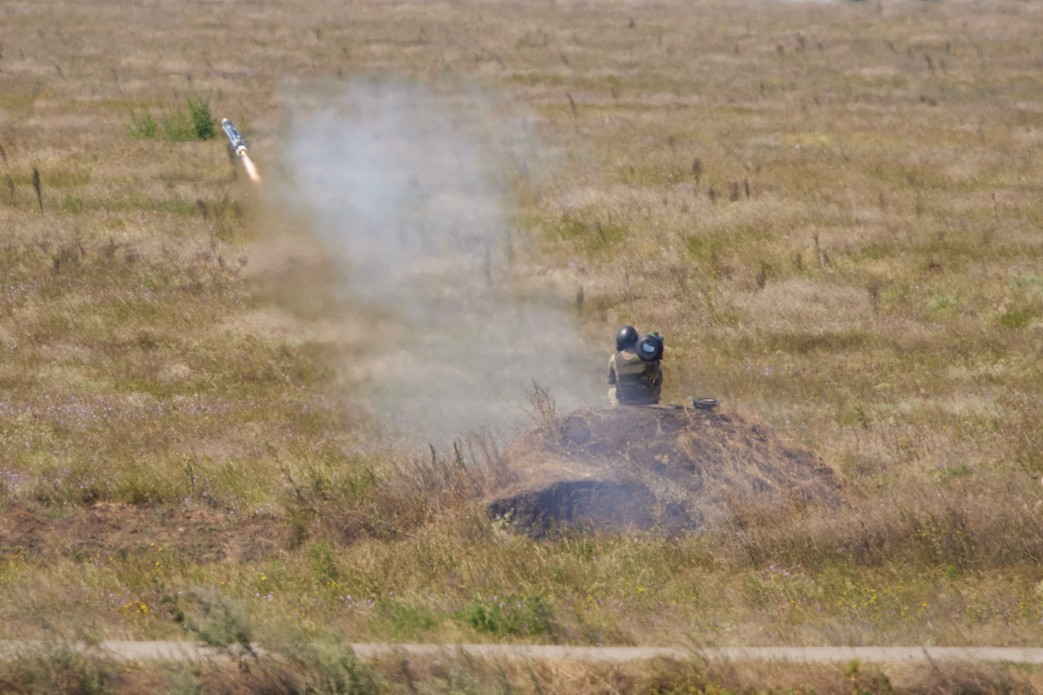 Обострение на Востоке Украины: один военный погиб, двое ранены