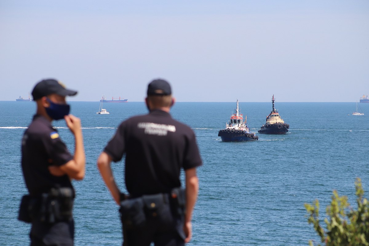 В Затоке иностранец устроил стрельбу возле базы отдыха