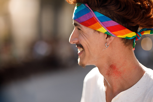 Надел радужную бандану: В Одессе напали на мужчину