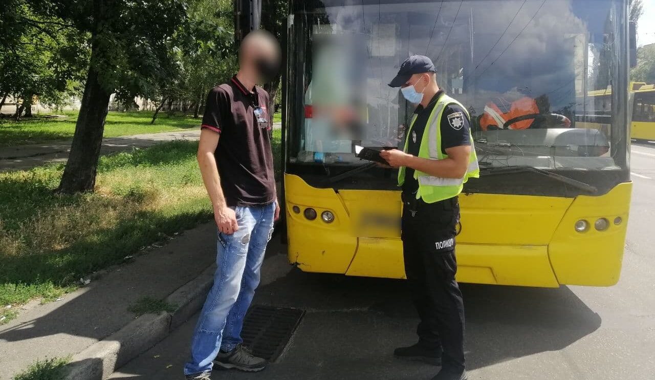 У Києві водій тролейбусу здійснював рейси під наркотиками