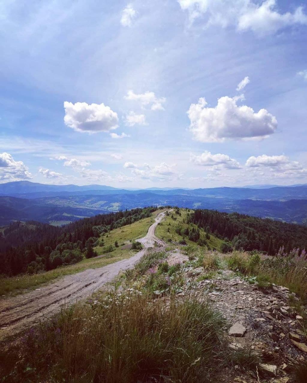 Спека буде не тривалою: синоптики сказали, коли стане прохолодніше