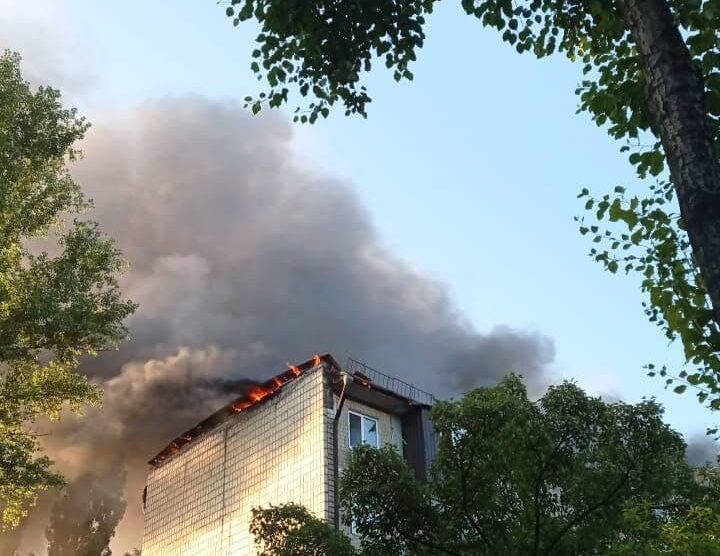 У Києві горіла багатоповерхівка: евакуювали 50 людей - фото