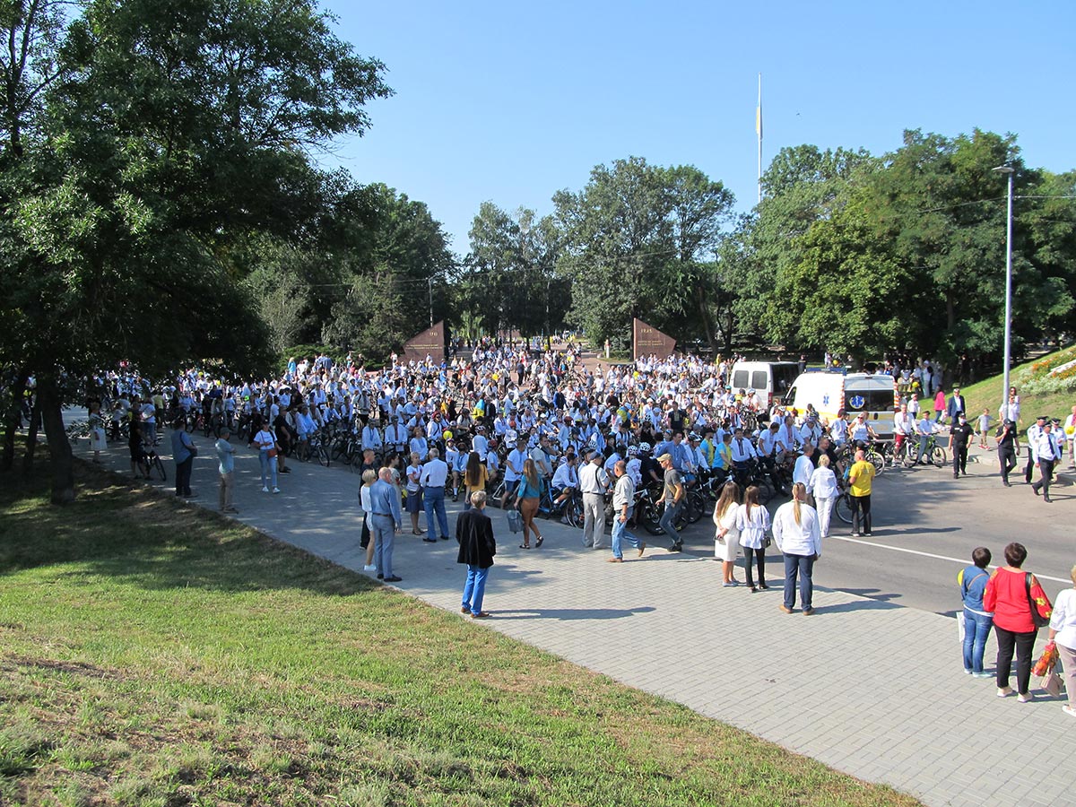 Наймасовіший велопробіг у вишиванках - у Кропивницькому встановили рекорд (відео)