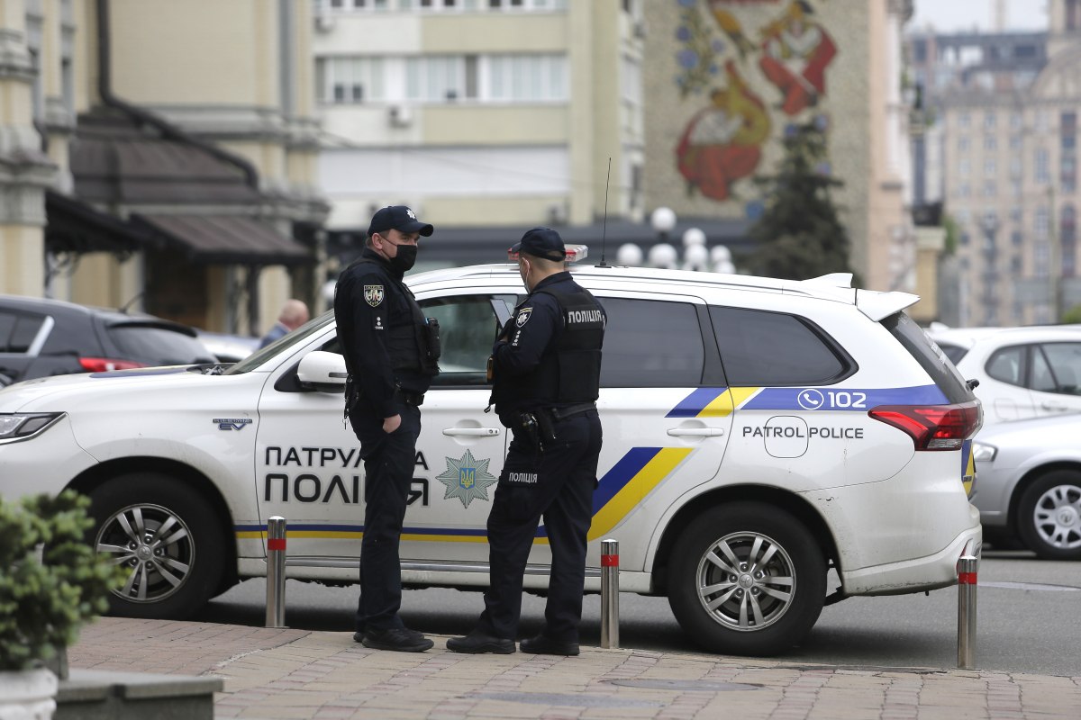 У ДБР допитали поліцейських, які говорили про хабар від нардепа Трухіна